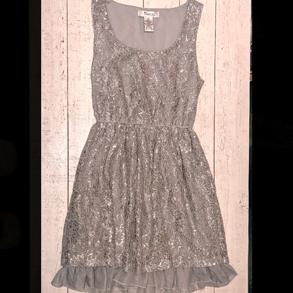 Silver lace over lining sleeveless dress in silver sizeXS (w/for room full bust)